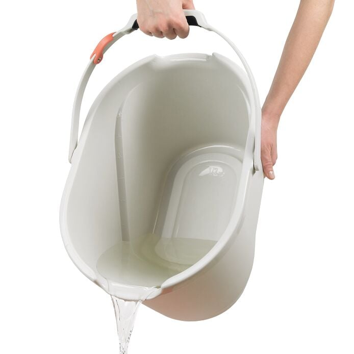 Angled Measuring Bucket - US 3432