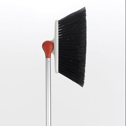 Any-Angle Broom - US 9253