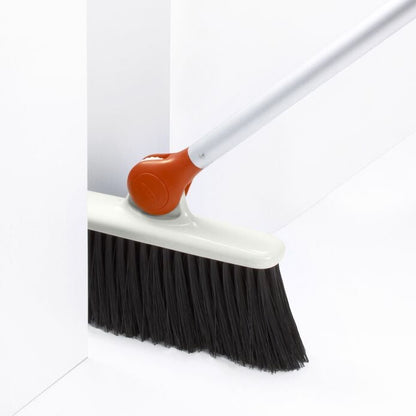 Any-Angle Broom - US 9253