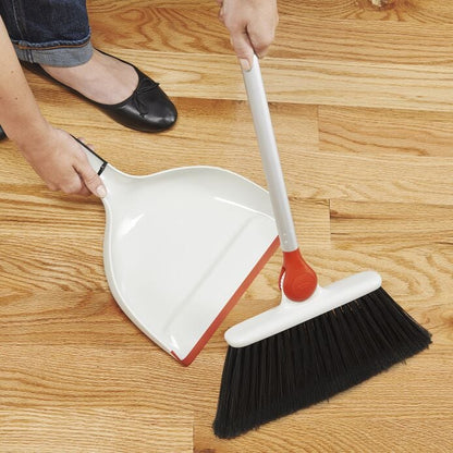 Any-Angle Broom - US 9253