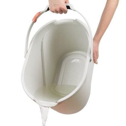 Angled Measuring Bucket - US 3432