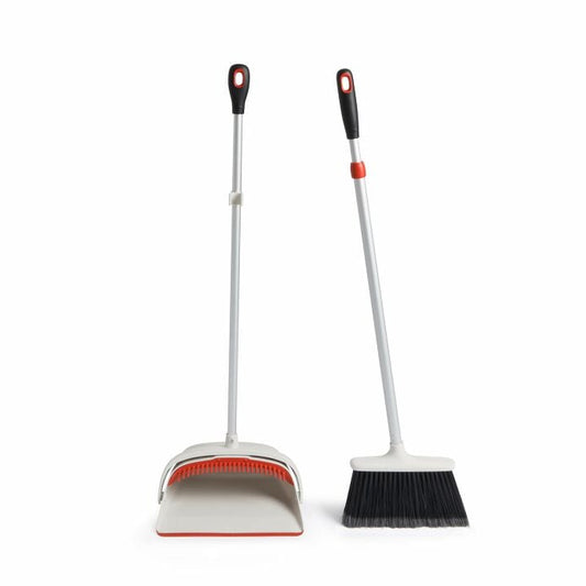 Large Sweep Set with Extendable Broom - US 8830