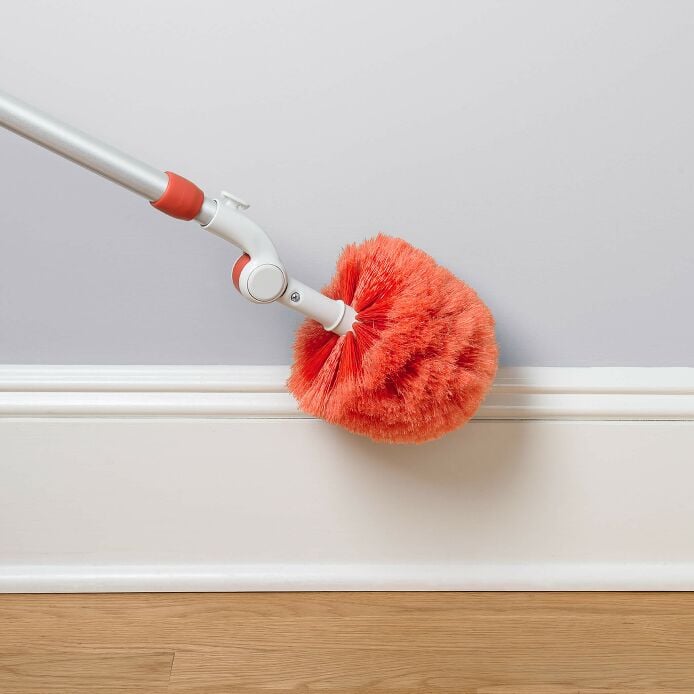 Long Reach Dusting System - US 9657