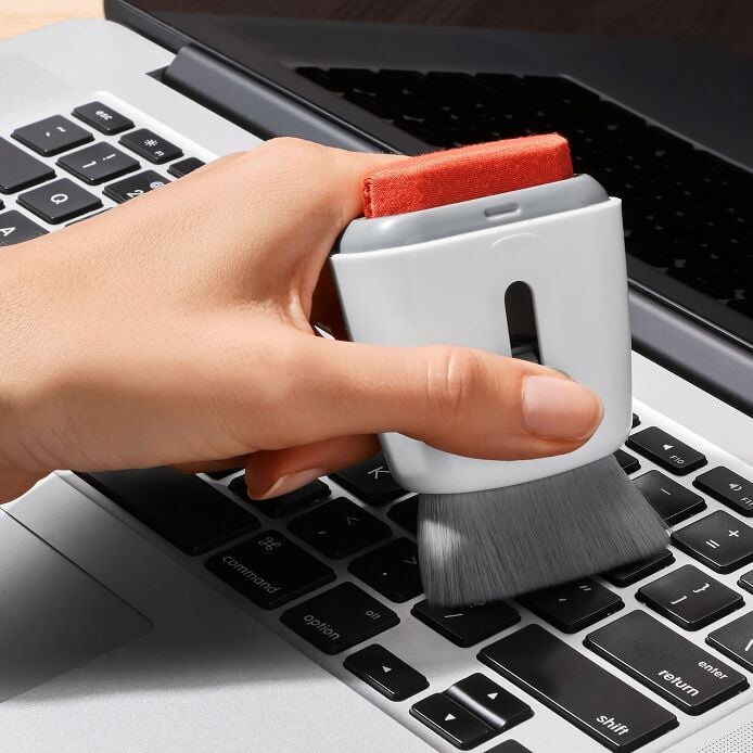 Sweep & Swipe Laptop Cleaner - US 3874
